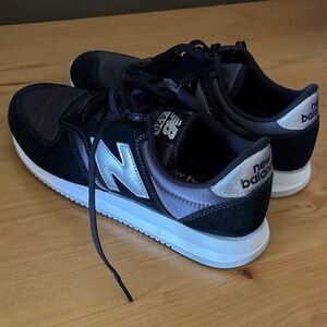 New Balance 420 Womens Black and Silver Sneakers